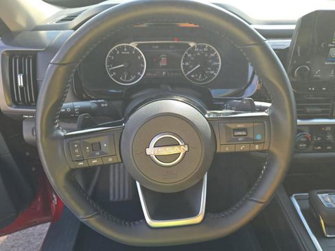 Used 2025 Nissan Pathfinder SL image 16