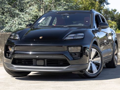 New 2026 Porsche Macan 4 Electric AWD/4WD image 1