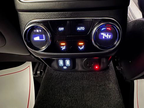 Used 2023 Genesis GV70 2.5T w/ Sport Prestige Package image 40