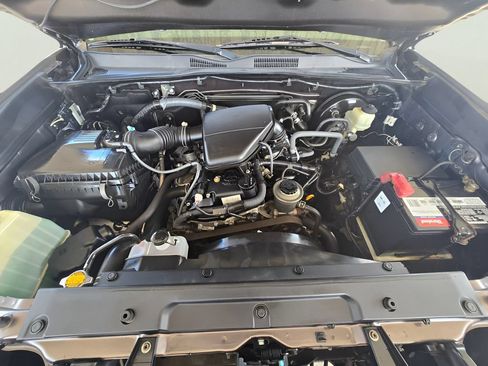 Used 2016 Toyota Tacoma SR5 RWD image 16