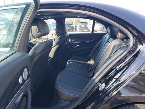 Used 2017 Mercedes-Benz E 300 4MATIC image 7