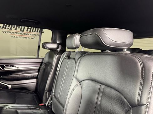 Used 2024 Jeep Wagoneer 2WD image 27