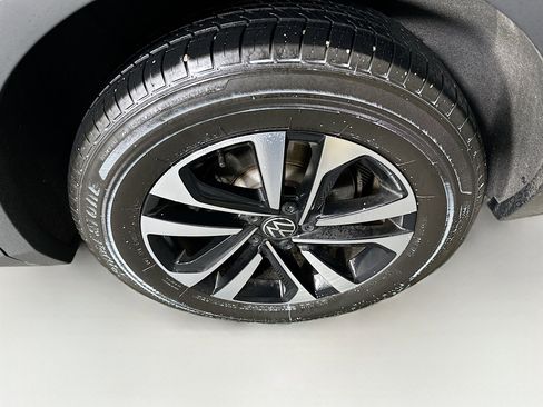 Used 2024 Volkswagen Tiguan S image 11