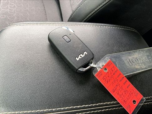 Used 2025 Kia Seltos S AWD/4WD image 12