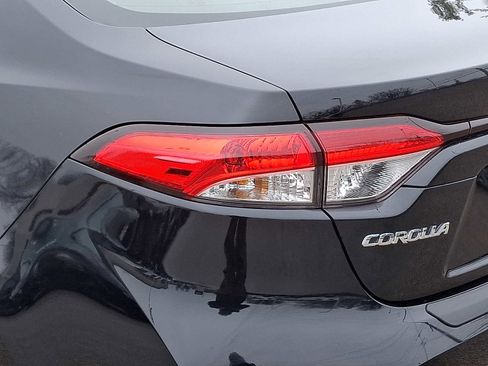 Used 2025 Toyota Corolla LE image 12