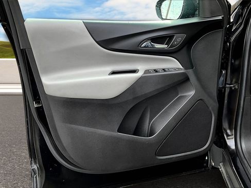 Used 2022 Chevrolet Equinox LS w/ LS Convenience Package image 12