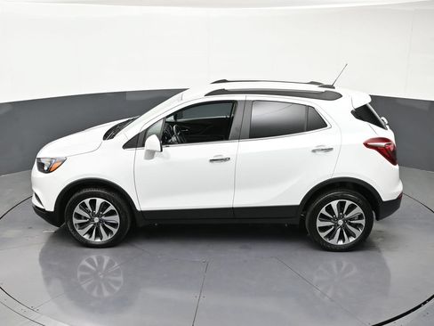 Used 2022 Buick Encore Preferred AWD/4WD image 17