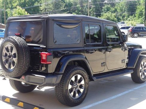 Used 2018 Jeep Wrangler Unlimited Sahara w/ LED Lighting Group AWD/4WD image 5