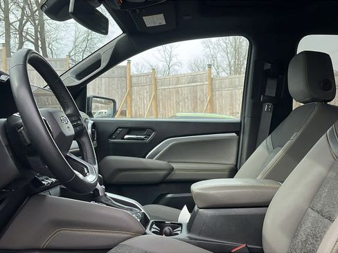 Used 2024 Chevrolet Colorado ZR2 w/ Technology Package image 10