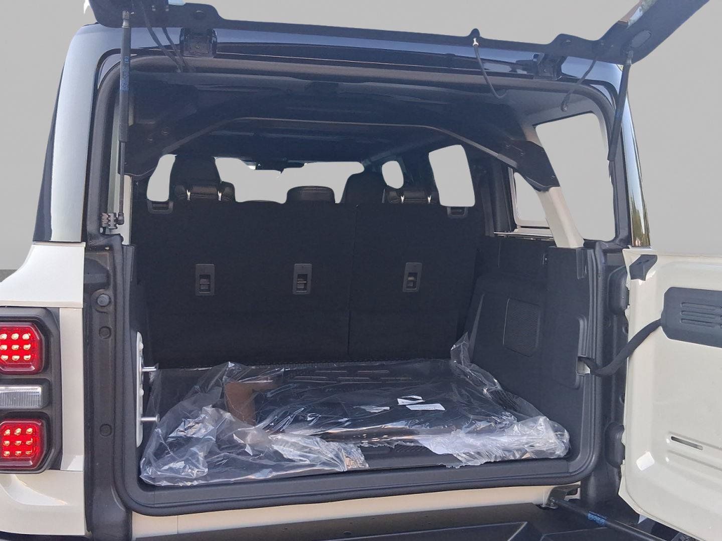 New 2026 Ford Bronco Raptor w/ Interior Carbon Fiber Pack AWD/4WD image 9