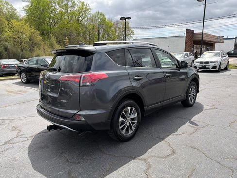 Used 2018 Toyota RAV4 LE image 3