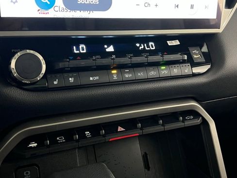 Used 2025 Toyota Tundra Limited image 19