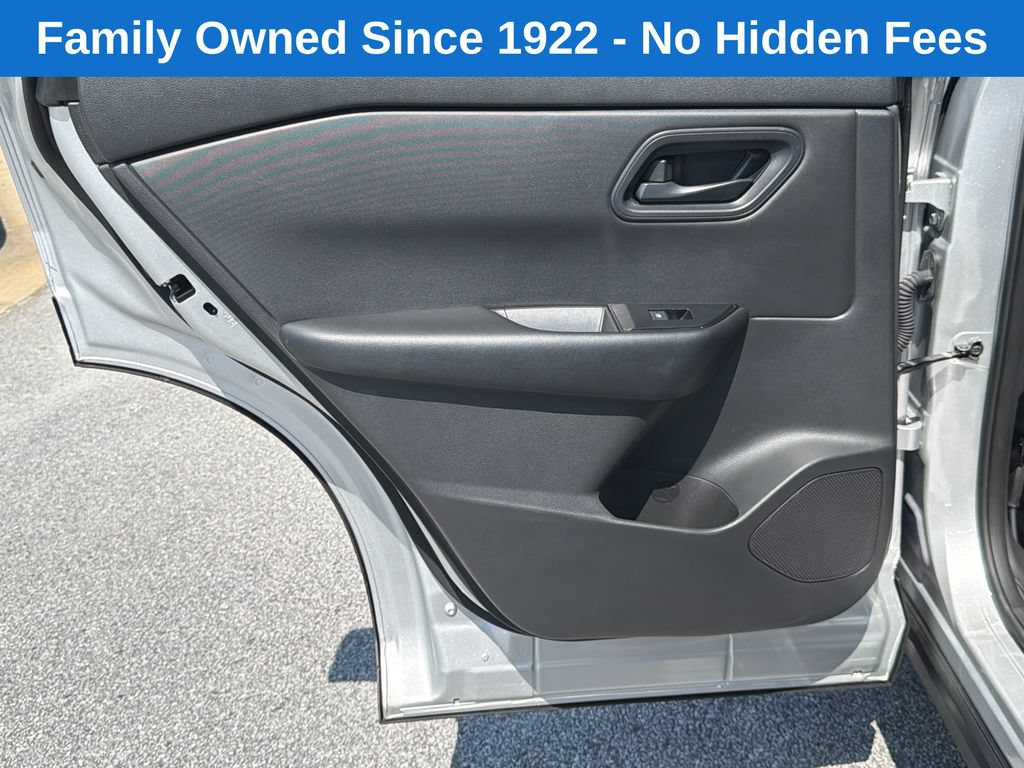 Used 2024 Nissan Rogue S AWD/4WD image 21