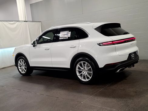 New 2026 Porsche Cayenne image 3