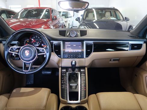 Used 2018 Porsche Macan AWD/4WD image 11