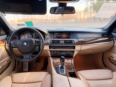 Used 2013 BMW 550i xDrive Sedan image 19