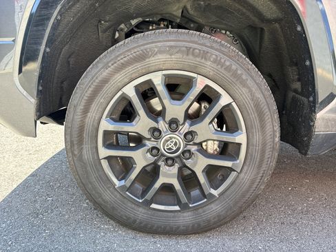 Used 2024 Toyota Tundra Platinum AWD/4WD image 10