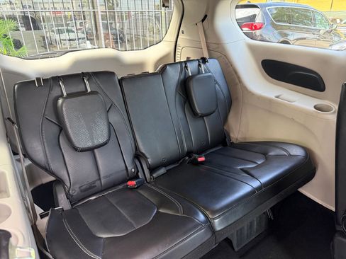 Used 2021 Chrysler Voyager Lxi FWD image 17