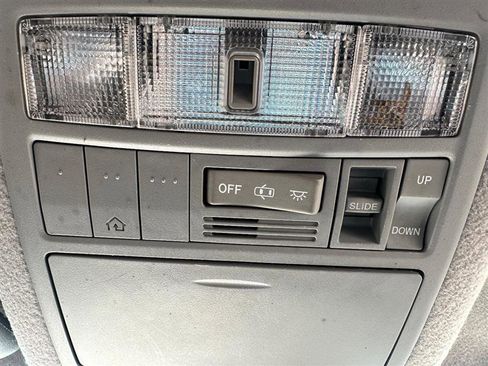 Used 2011 Toyota Highlander SE image 35