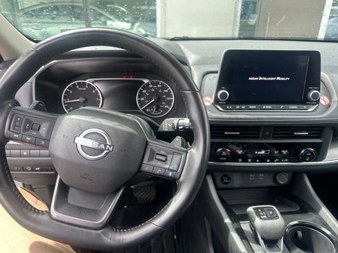 Used 2025 Nissan Rogue SV FWD image 20