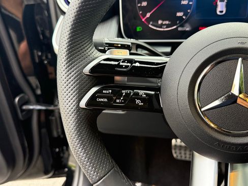 Used 2025 Mercedes-Benz GLC 300 4MATIC image 26