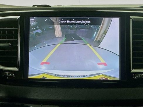 Used 2024 Chrysler Pacifica Touring-L image 14