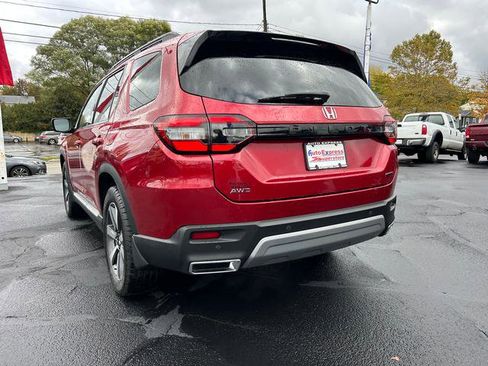 Used 2023 Honda Pilot Touring image 5