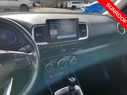 Used 2025 Hyundai Venue SEL FWD image 6