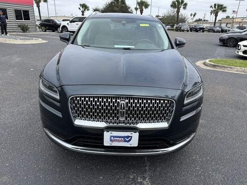 Used 2022 Lincoln Nautilus FWD w/ Premium Package image 9