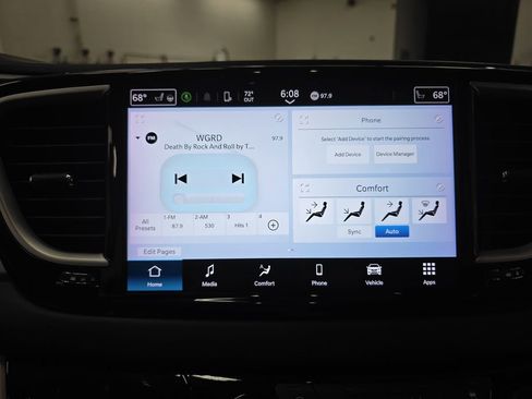 Certified 2023 Chrysler Pacifica Touring-L FWD image 24