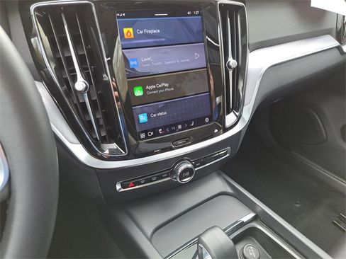 Used 2024 Volvo S60 B5 Core image 13