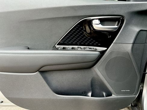 Used 2022 Kia Niro EX Premium w/ Cold Weather Package image 29