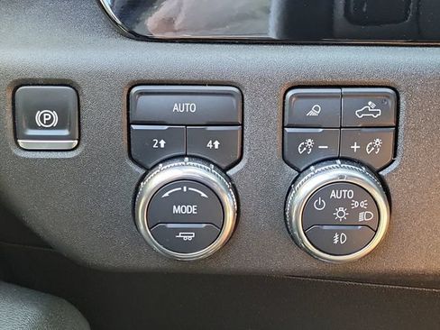 Used 2025 GMC Sierra 1500 SLT AWD/4WD image 17