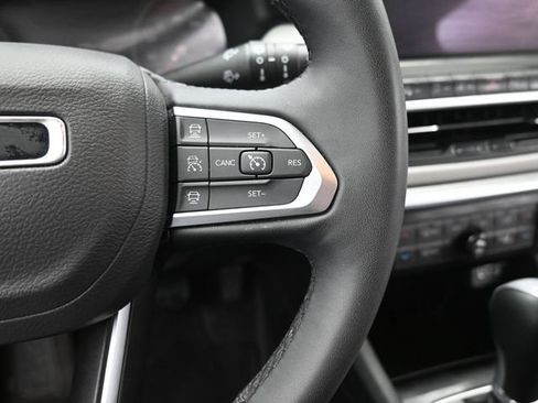 Used 2025 Jeep Compass Limited AWD/4WD image 31