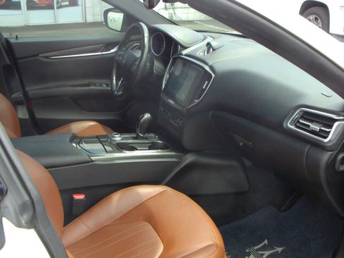 Used 2018 Maserati Ghibli RWD image 19