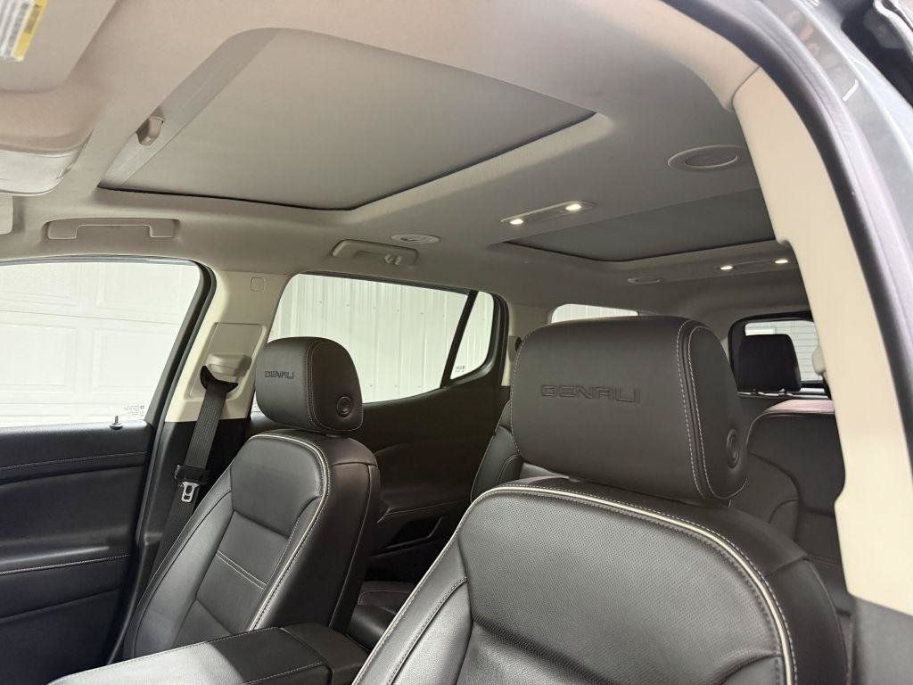 Used 2023 GMC Acadia Denali w/ Denali Ultimate Package AWD/4WD image 11