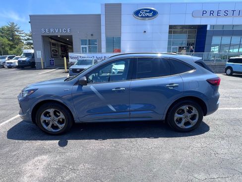 Used 2023 Ford Escape ST-Line w/ Tech Pack #1 AWD/4WD image 5