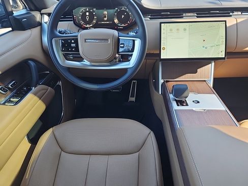 New 2025 Land Rover Range Rover Long Wheelbase SE image 4
