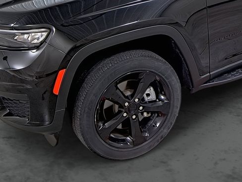 Used 2022 Jeep Grand Cherokee L Laredo AWD/4WD image 7
