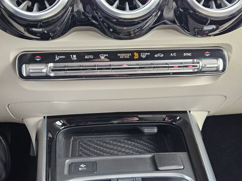 Certified 2025 Mercedes-Benz GLB 250 image 19