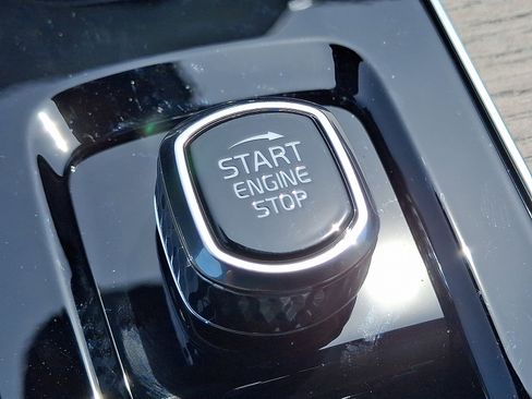 New 2025 Volvo XC90 B6 Core w/ Climate Package image 17