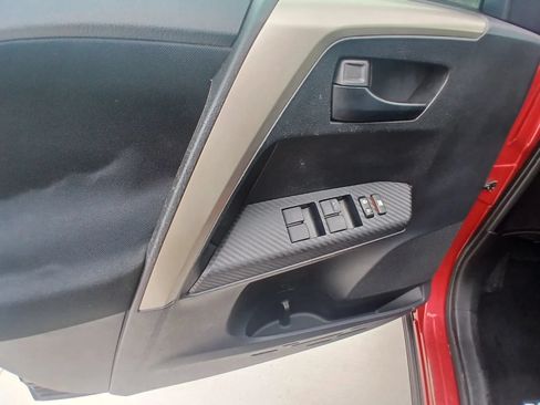 Used 2014 Toyota RAV4 LE FWD image 10