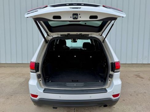 Used 2020 Jeep Grand Cherokee Laredo AWD/4WD image 16
