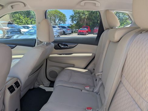 Used 2020 Nissan Rogue SV FWD image 14