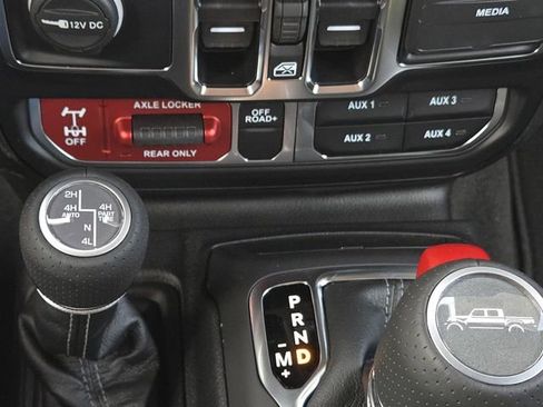 New 2025 Jeep Gladiator Mojave image 23