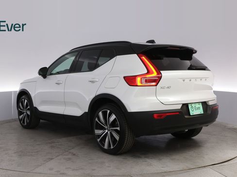 Used 2021 Volvo XC40 P8 Recharge w/ Advanced Package image 17