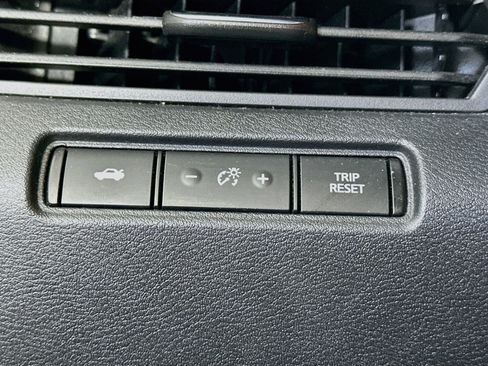 Used 2022 Nissan Altima 2.5 SV FWD image 16
