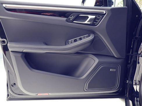 New 2026 Porsche Macan image 13