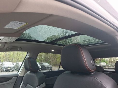 Certified 2025 Volkswagen Atlas Peak Edition SE AWD/4WD image 21