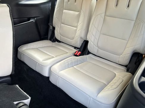 Used 2016 Ford Explorer Platinum image 15